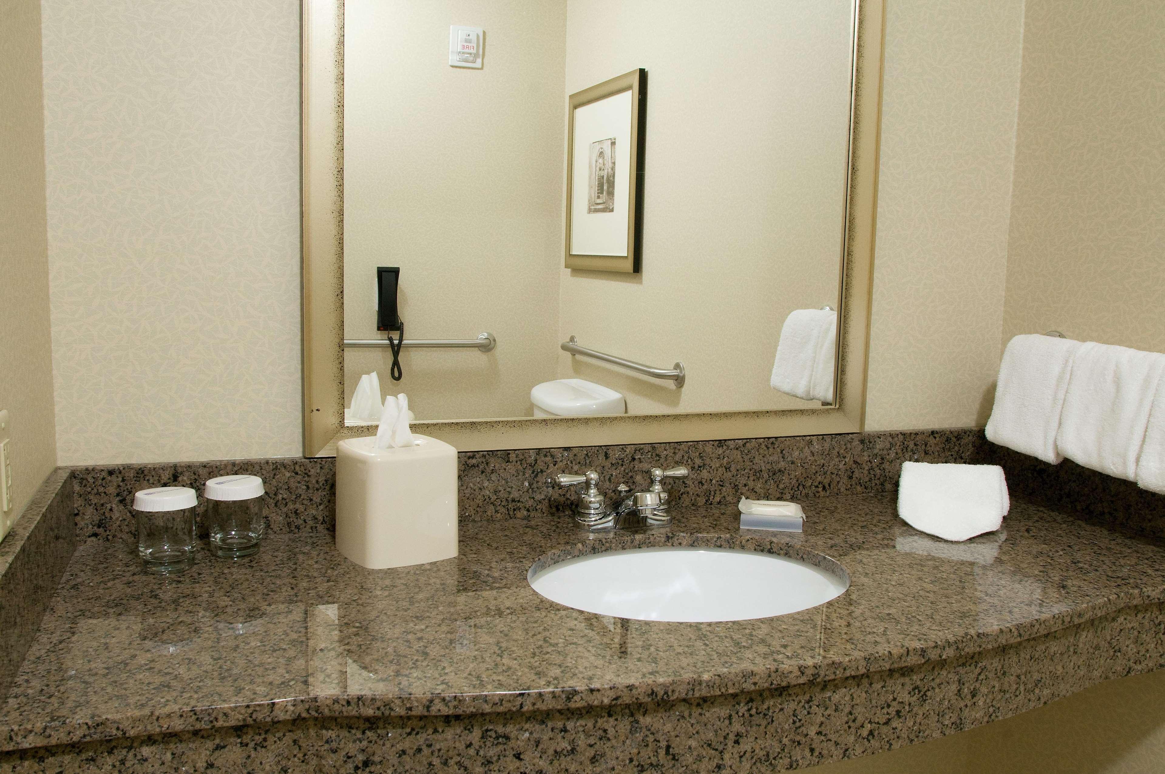 Hilton Garden Inn Mount Holly/Westampton Bagian luar foto