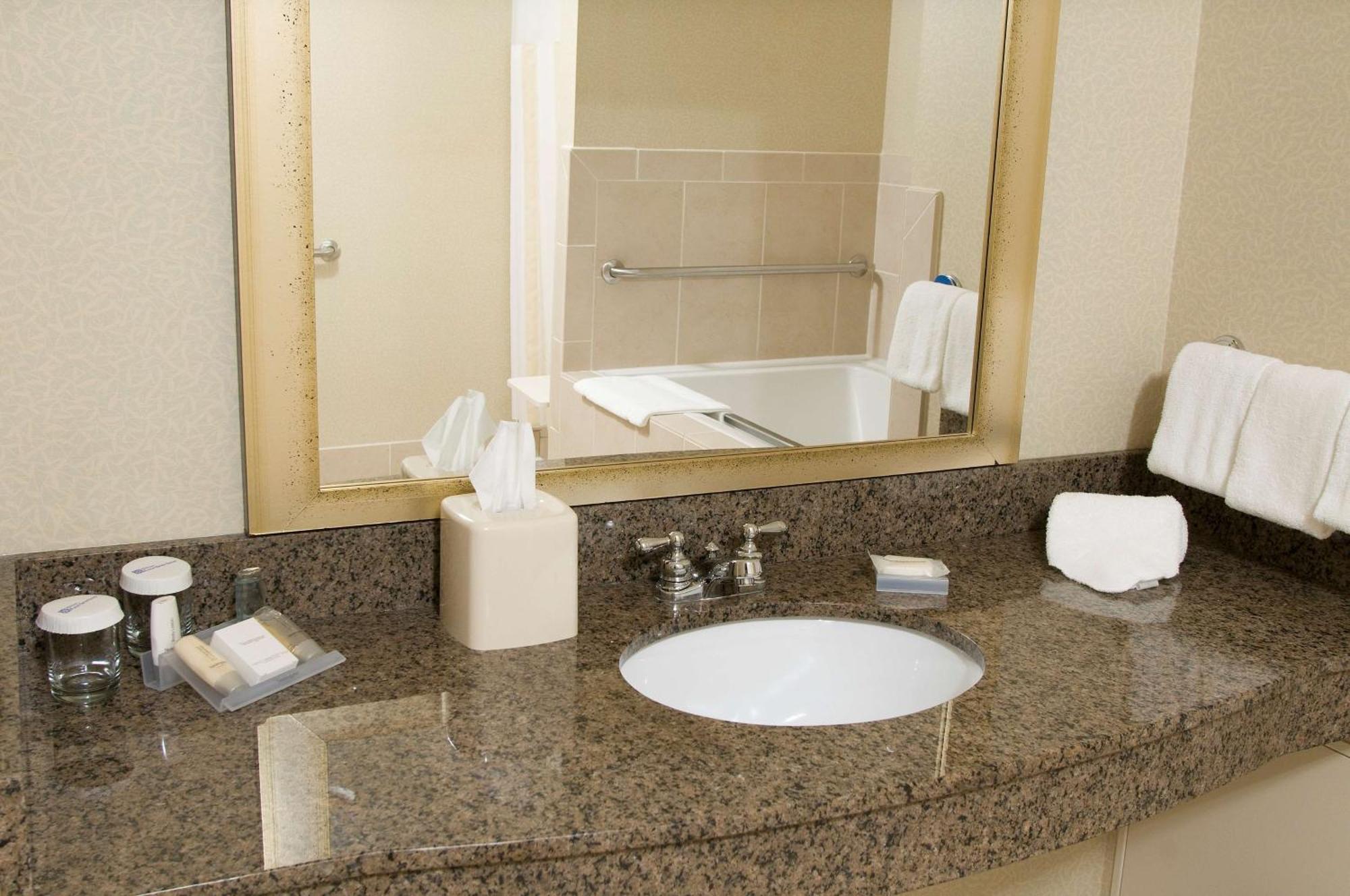 Hilton Garden Inn Mount Holly/Westampton Bagian luar foto